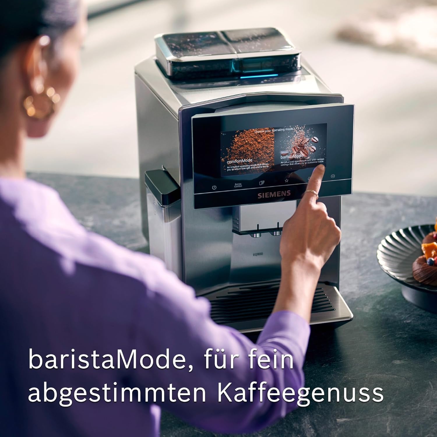 Siemens EQ900 automatisk espressomaskine, stor TFT-farveskærm, 2 bønnebeholdere, 36 varme og kolde drikke, kold kaffe, super støjsvag, to kopsfunktion, appkontrol, rustfrit stål, TQ907D03