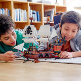 LEGO Creator 3-i-1 piratskibssæt, legetøj med 3 byggemuligheder, byg en piratværtshus eller kraniepiratø, inkluderer 3 rollespilseventyrminifigurer 31109 byggesæt Besuche den LEGO-Store