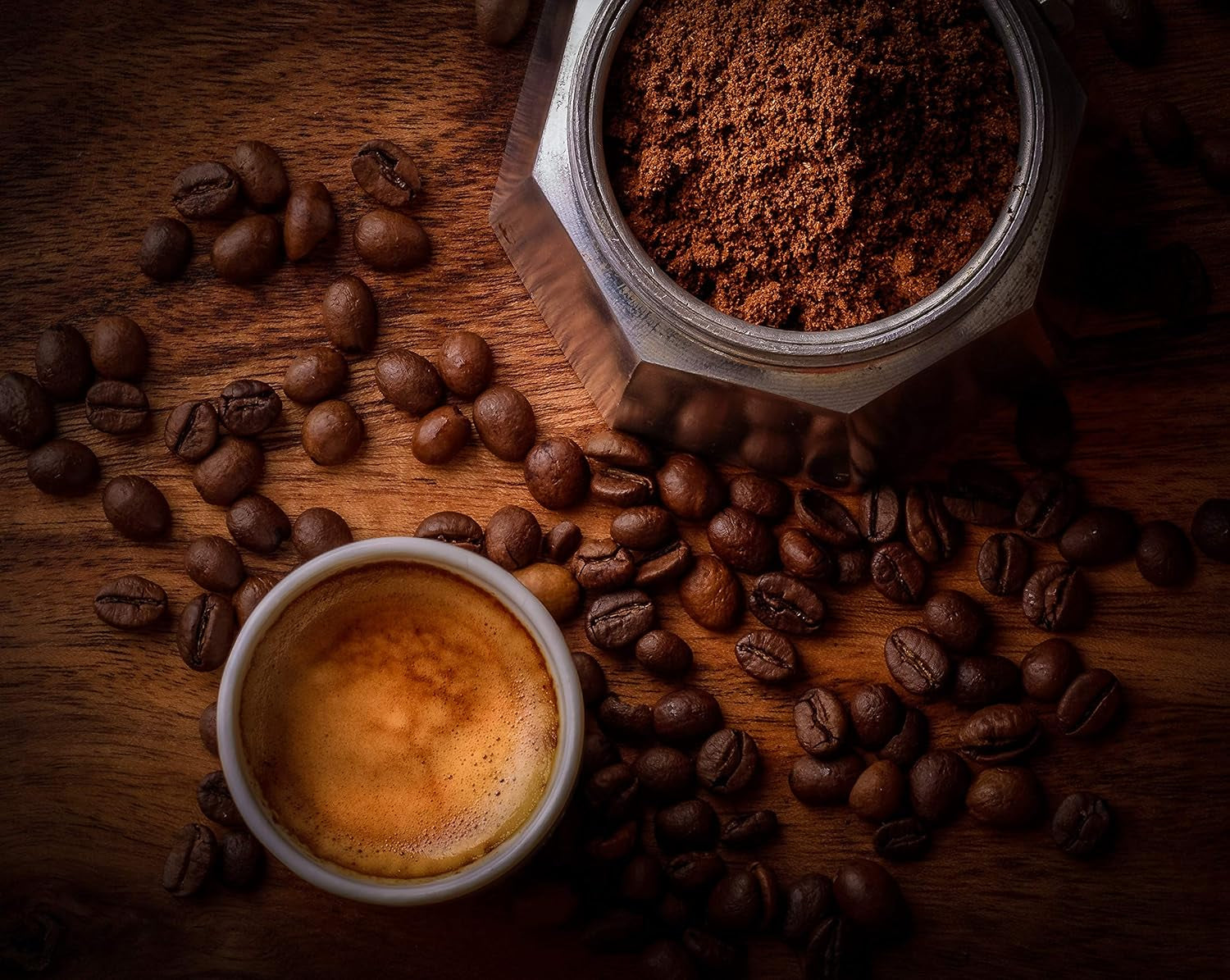 Kenner 1000g | Premium schweiziske kaffebønner til fuldautomatiske kaffemaskiner | Schümli aromatisk kaffe med noter af valnød og karamel | Balanceret blanding Arabica-Robusta | Stegt i Schweiz