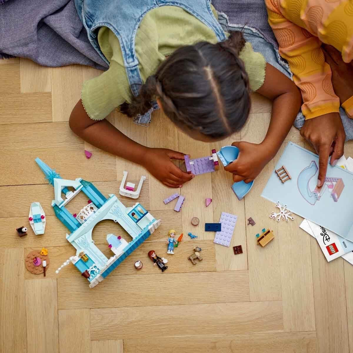 LEGO Disney Frosne Elsas Ispalads, Isdronningens Slot, Prinsesse ELSA og Anna dukkelegetøj, plus 2 dyrefigurer, fantastisk gave til 4-årige piger og drenge 43238 Byggesæt Besuche den LEGO-Store