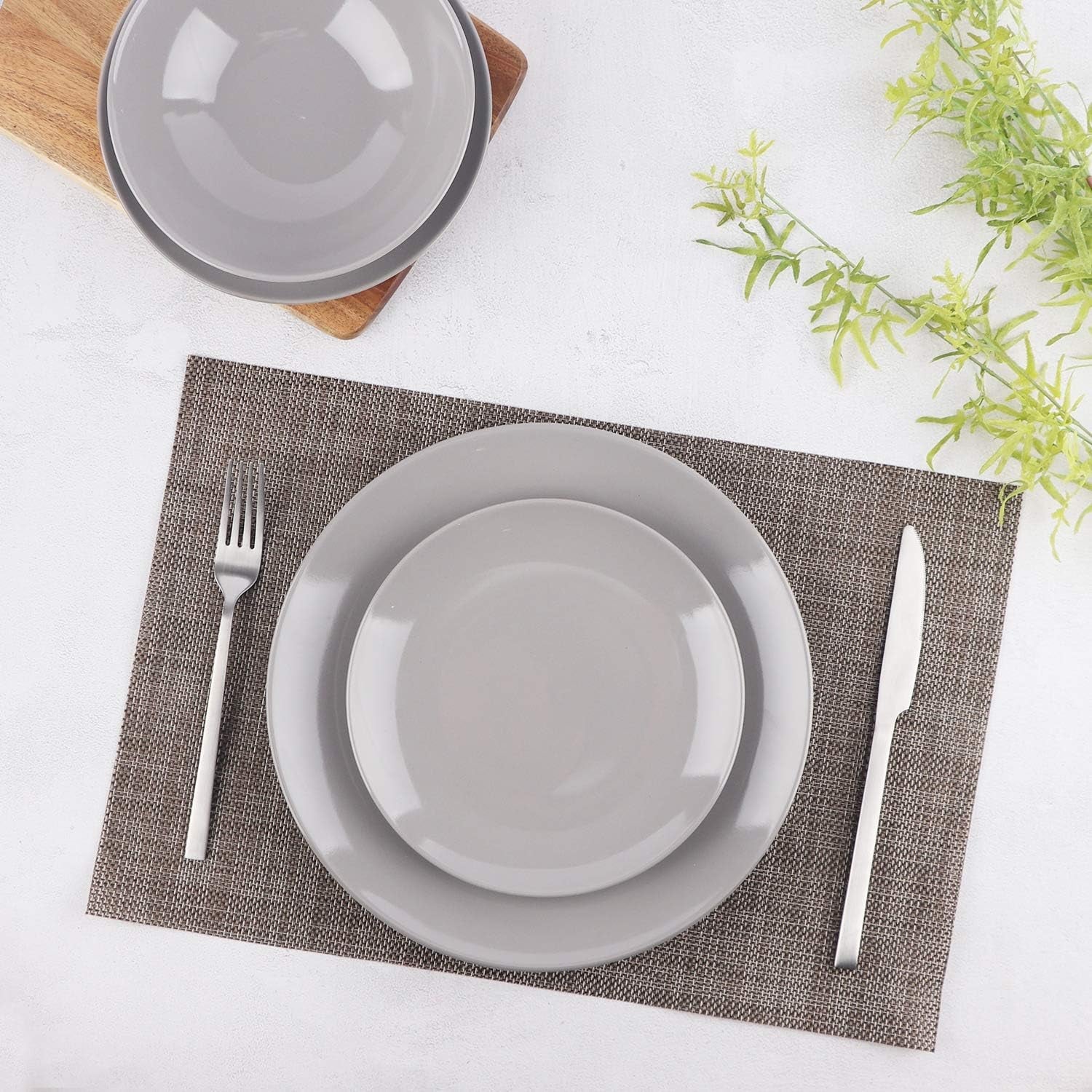 Amazon Basics 18-dele Smoky Grey 6-Serve Stoneware Dinerware Set