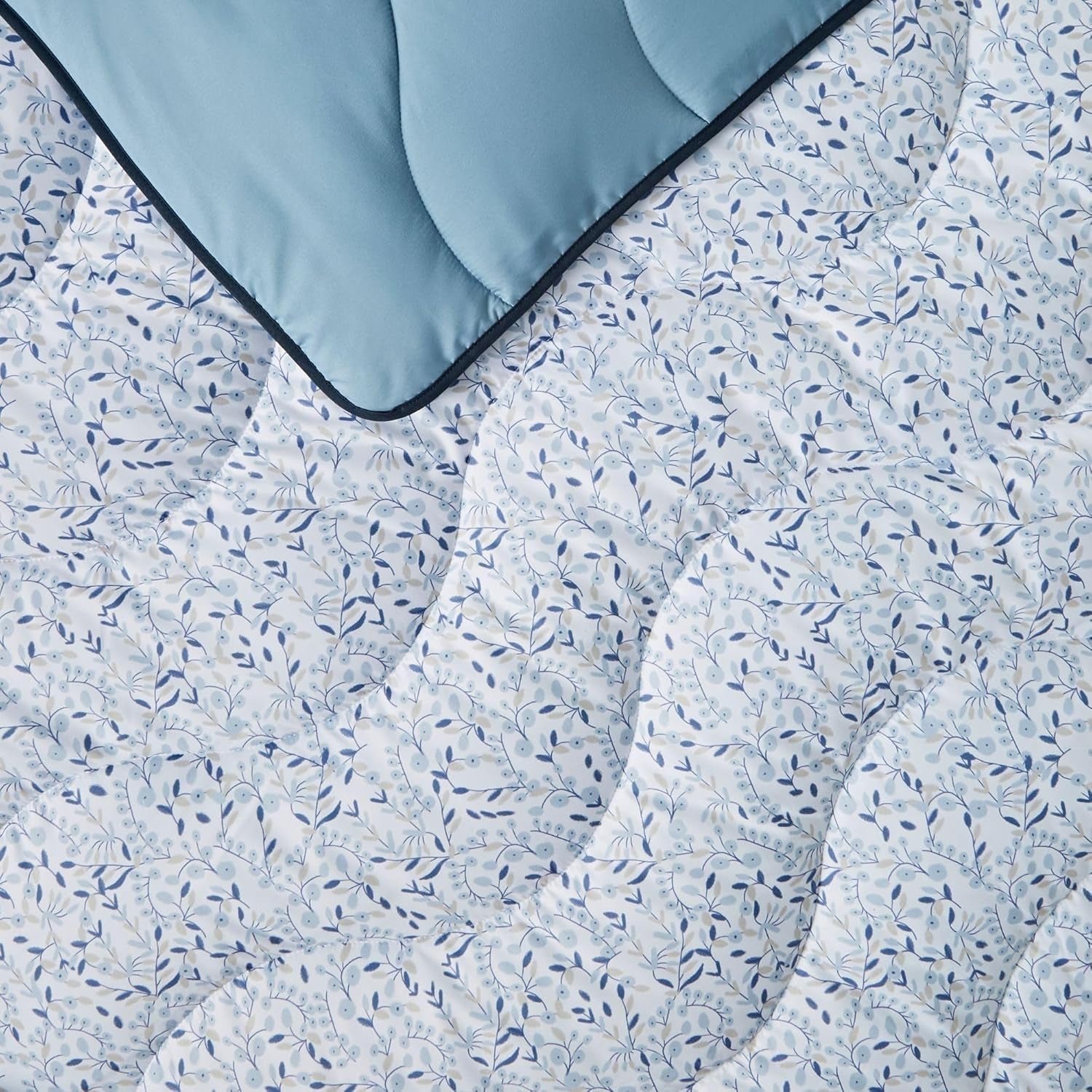 Night Lark Betrækløs Dyne Super King 6 Tog Forår Sommer - Blue Garden Super blød dyne Letvægts maskinvaskbar Hurtigtørrende dynebetræk Alt-i-én vendbare dyner & dyner Naty Shop