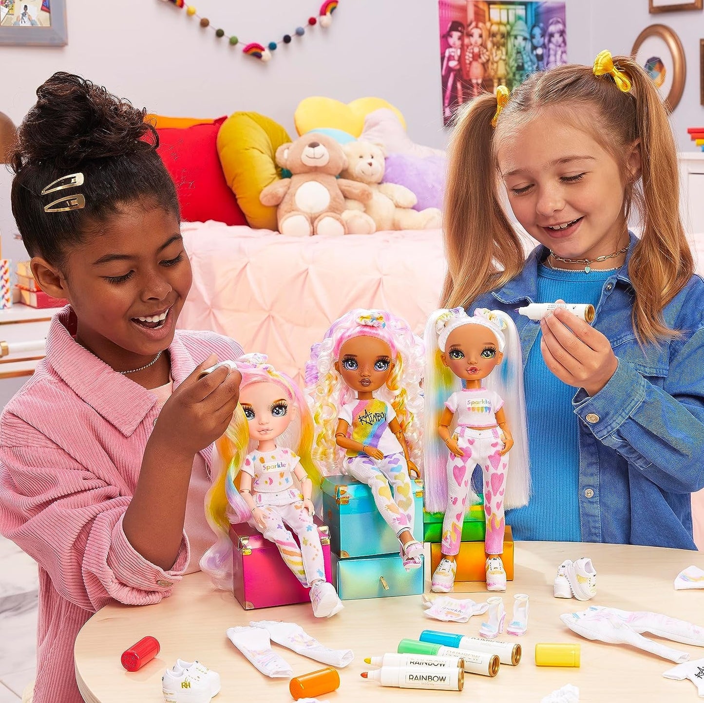 Rainbow High Color & Create DIY Modepuppe - Grüne Augen, Zopfe, extra Top & Schuhe, abwaschbare Regenbogenstifte - Ausmalen, Gestalten, Spielen, Auswaschen - for Kinder fra 4-12 Jahren og Sammler