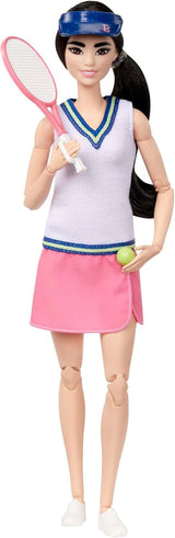 Barbie Made to Move Doll - Tennisspiller med ketcher og bold - 22 led dukke til realistisk leg, tennisfans og børn fra 3 år og opefter, HKT73
