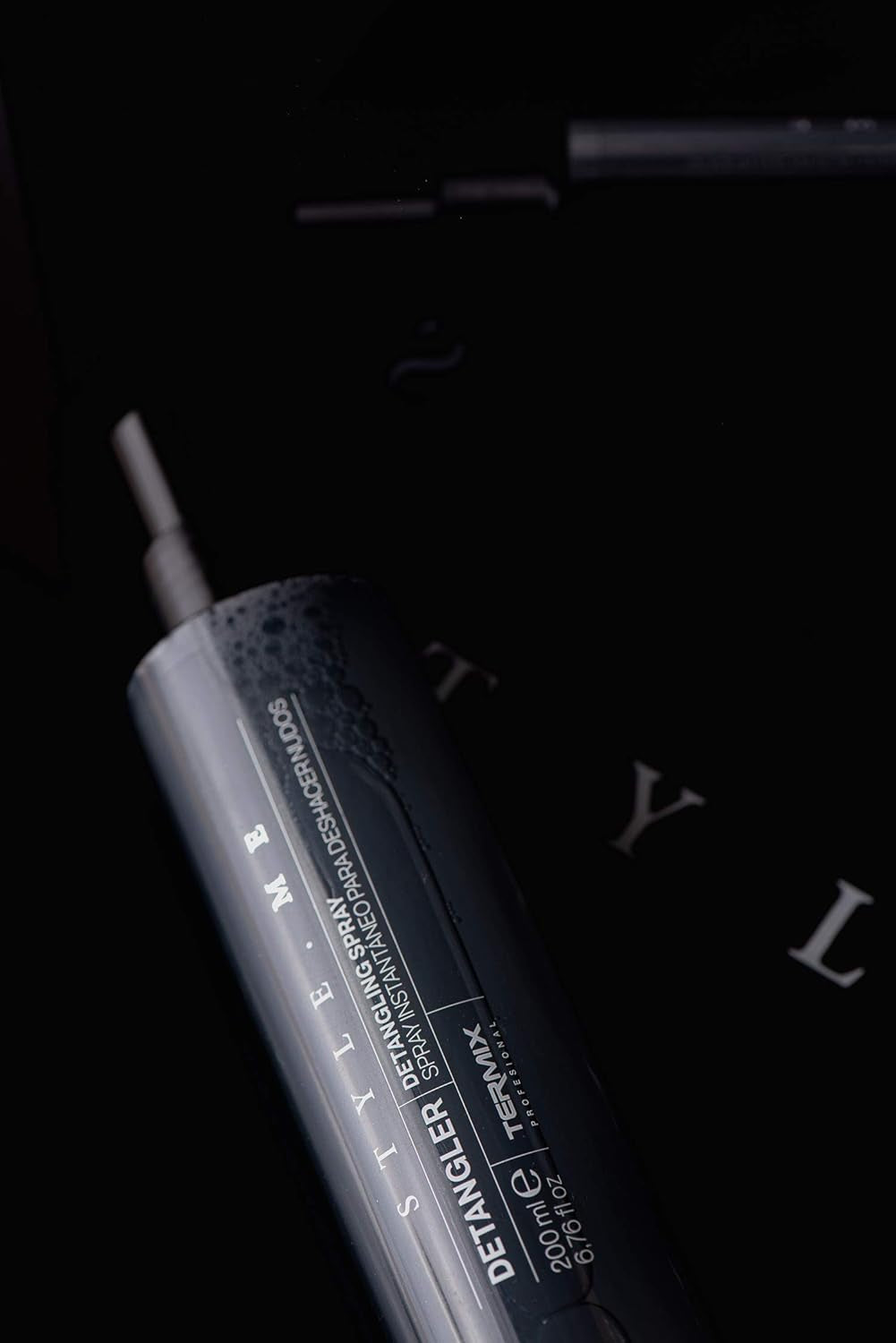 Style.Me detangling spray Produkt til at affiltrere hår. Øjeblikkelig detfiltrerende produkt fra Termix. Formel beriget med ricinusolie. Size: 200 ml. Naty Shop hårfritningsprodukter