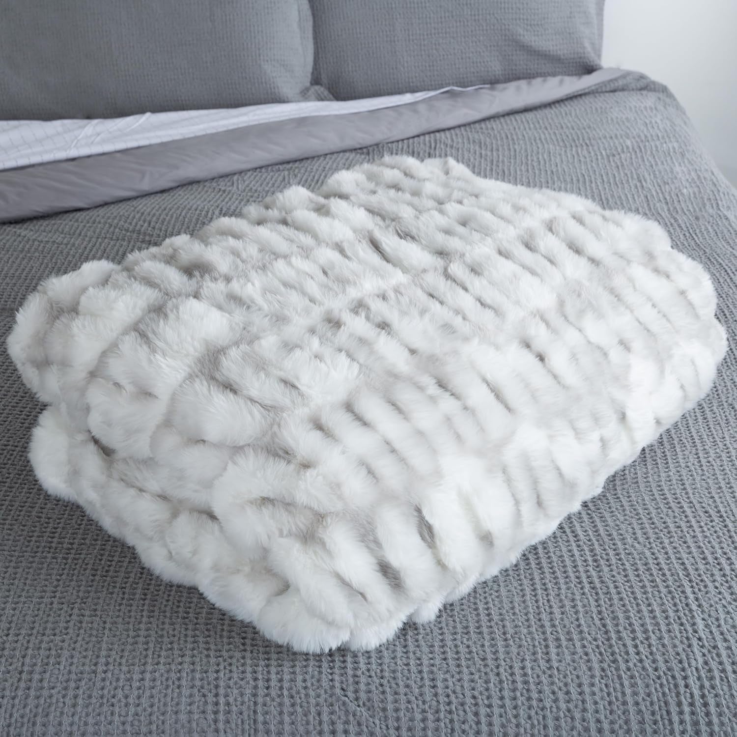 Lavish Home Oversized Gerüschte imiteret pelstæppe, 152,4 X 203,2 cm, Jacquard imiteret pels, queensize-tæppe til senge og sofaer, Grå senge og tæpper Lavish Home