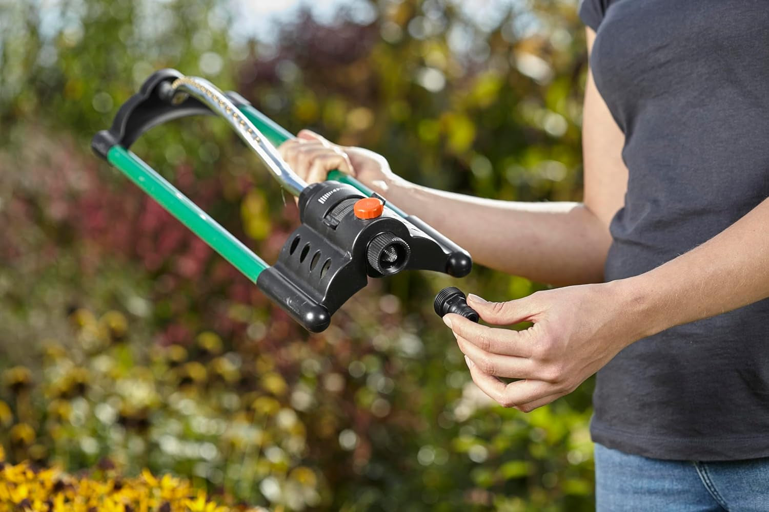 Adapter til Gardena-apparater: Tilslutning til det originale Gardena-system til vandingsapparater med indvendigt gevind, egnet til 26,5 mm gevind (G 3/4"), i æske (2921-20), Sort