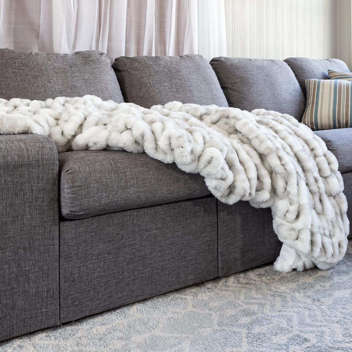 Lavish Home Oversized Gerüschte imiteret pelstæppe, 152,4 X 203,2 cm, Jacquard imiteret pels, queensize-tæppe til senge og sofaer, Grå senge og tæpper Lavish Home