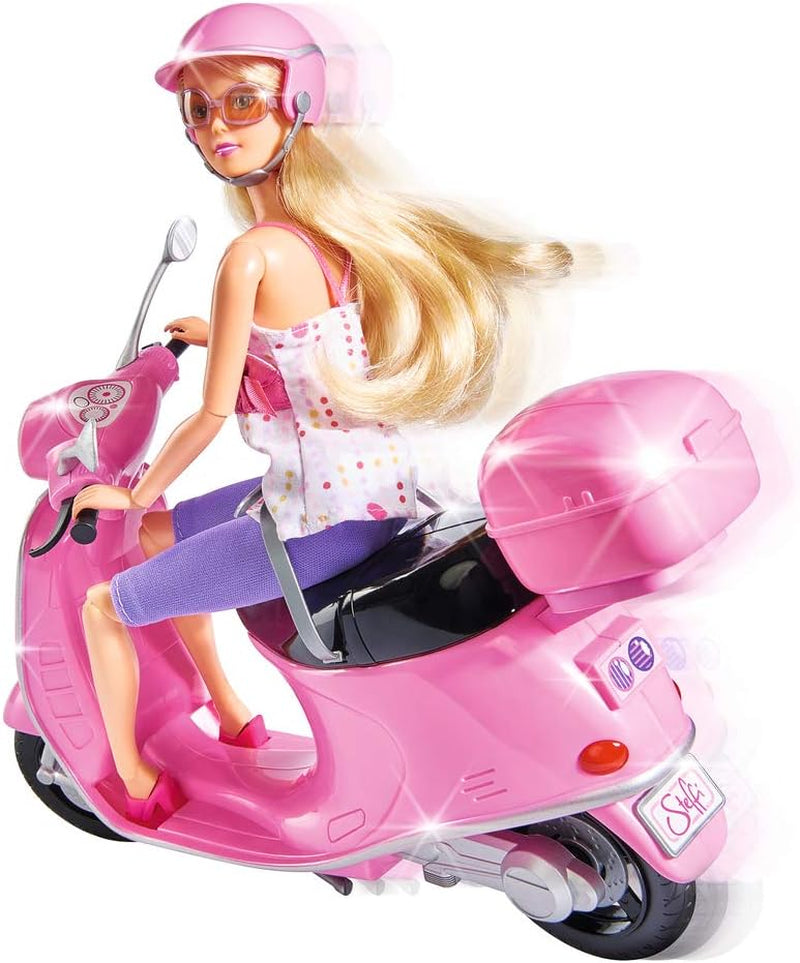 Simba 105730282 - Steffi Love Chic City Scooter, Steffi med Pink Scooter med hjelm og hjelmrum, Modedukke, 29 cm, til børn fra 3 år