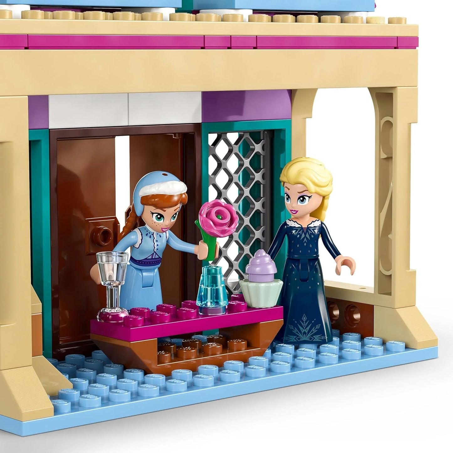 LEGO Ç€ Disney Frosne Arendelle Slot, Prinsesselegetøj med ELSA, Anna og Olaf minidukker og en pingvinfigur, Fantasy-legesæt, Gave til 5-årige piger 43265 Byggesæt Besuche den LEGO-Store
