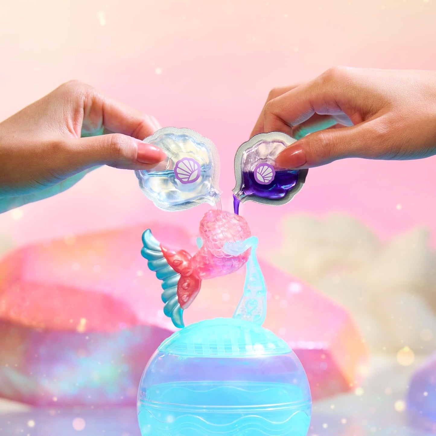 LOL overraskelse! Mermaids Makeover Magic Tots - Ægte lipgloss for dig og din dukke at lave selv, blande og skabe makeup, Sjov vandleg, 6 dukker at samle - Alders 4+