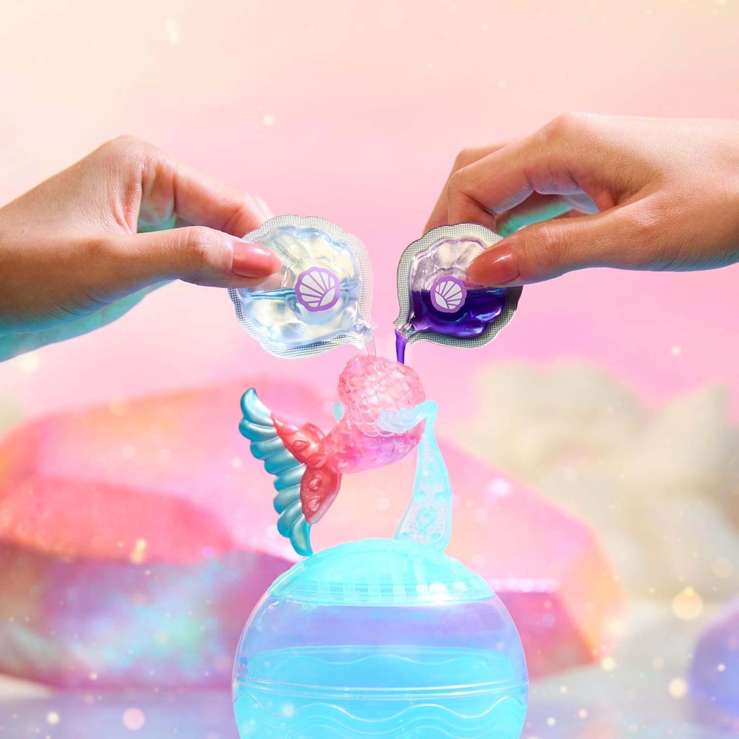 LOL overraskelse! Mermaids Makeover Magic Tots - Ægte lipgloss for dig og din dukke at lave selv, blande og skabe makeup, Sjov vandleg, 6 dukker at samle - Alders 4+