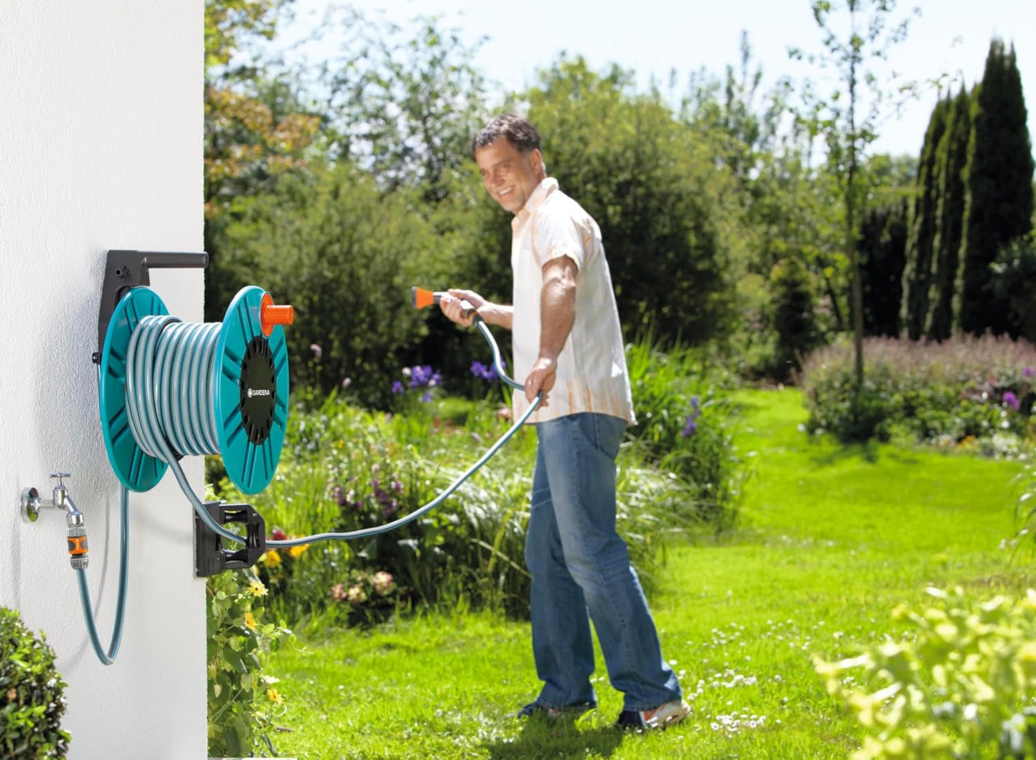 Gardena Classic 60 vægslangetromle med slangestyretromle: Til nem vægmontering, med anti-drypsystem, vinklet tilslutning, stor kapacitet, pladsbesparende (2650-88)