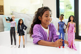 Barbie Berufe-Set med 4 Puppen og tilbehør, Frauen in der Filmbranche med Studioleiterin, Regisseurin, Kamerafrau og Filmstar in Ausziehbaren Outfits, HRG54