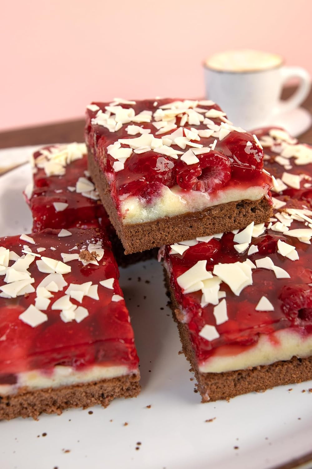 RUF Kleiner Himbeer-Schokokuchen, Mini-Kuchen Mit Feiner Puddingcreme, Himbeeren Und Weißen Schokoraspeln, Inkl. Bagform, 1X252G Blanding til bagning og madlavning Naty Shop
