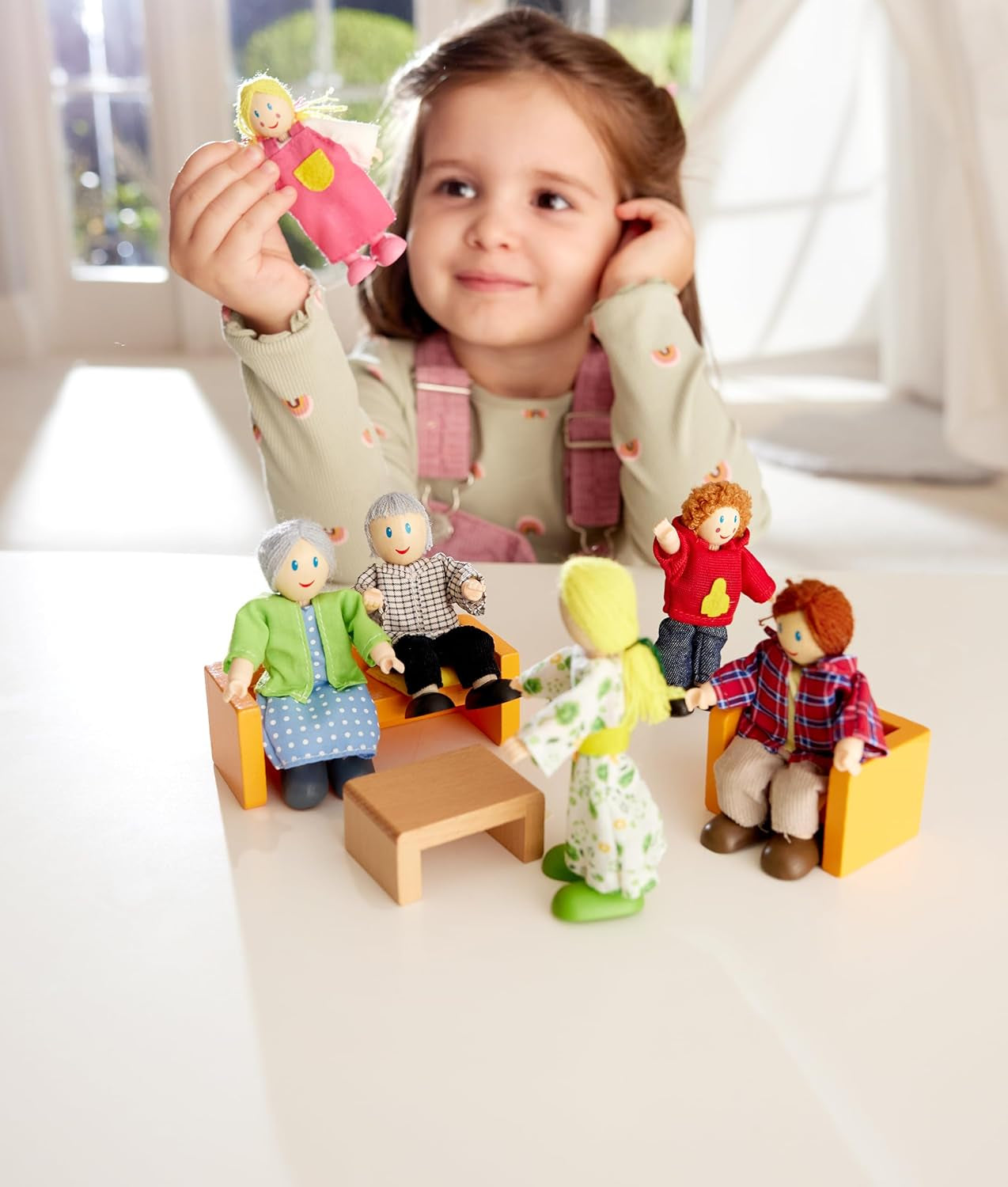 Hape Dukkefamilie prisvindende dukkehussæt, unikt trædukkehustilbehør, fantasifuld leg, 6 dukkefamiliemedlemmer, fra 3 år og opefter