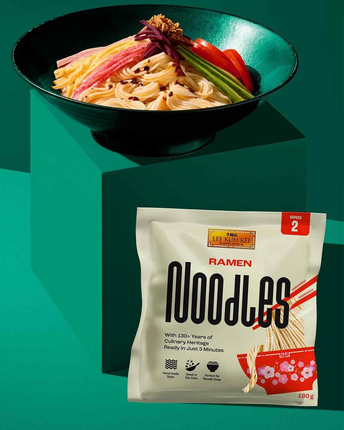 LEE KUM KEE Ramen Noodles - Asiatisk ramen med en delikat og fin tekstur, klassikeren til ramensupper og wokretter, halvtørre nudler, to portioner pr. pakke, 6 x 180g multipak