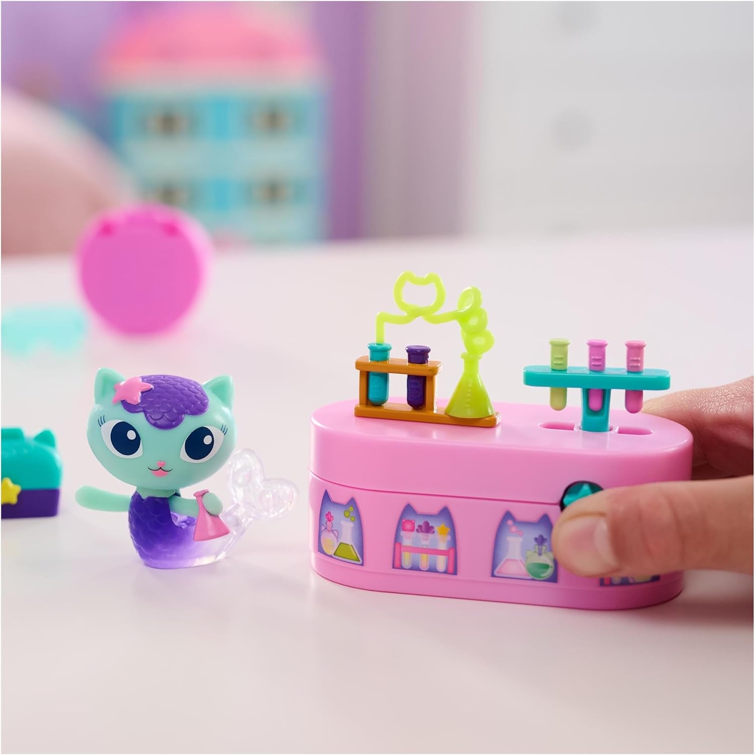 Gabby™S Dukkehus, Bobble Kitty Møbelpakke med Meerkats Kattefigur med Dukkehusmøbler og tilbehør, Alders 3+ Dukkehuse Naty Shop
