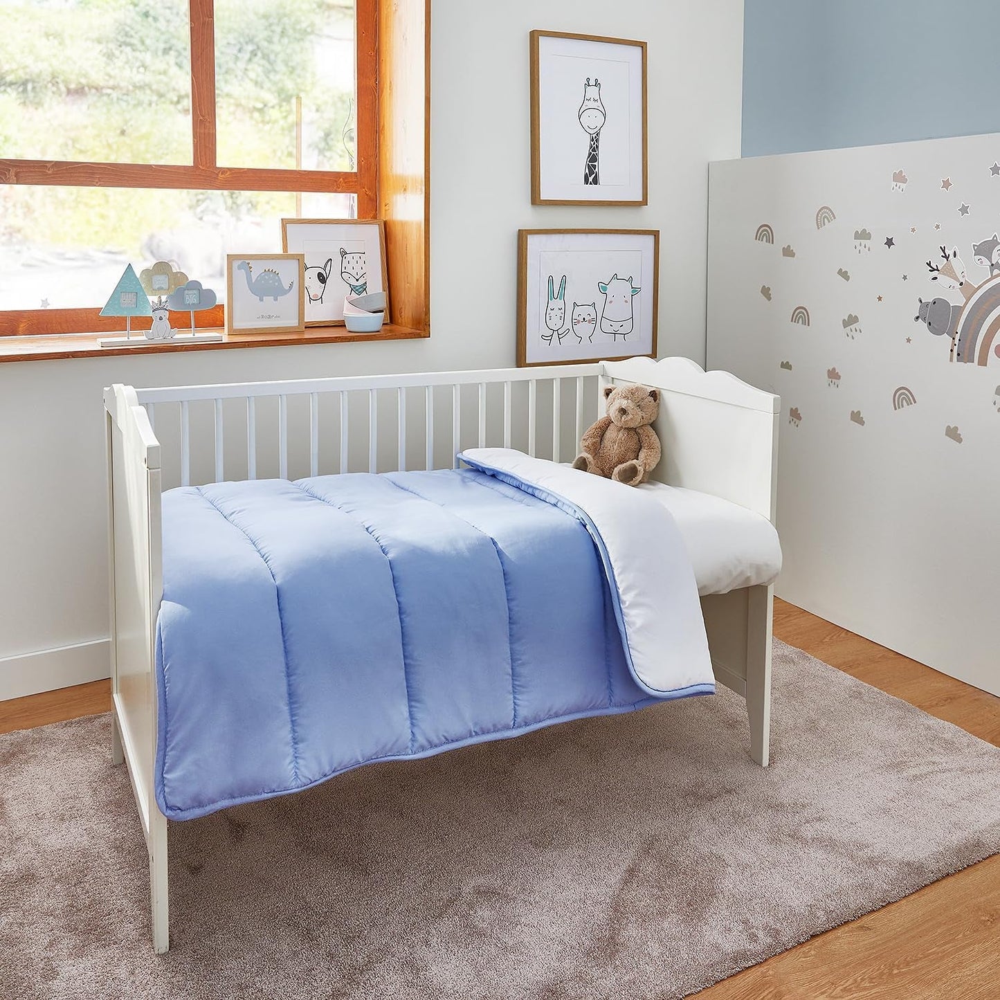 Pikolin Home - Vendbar dyne 300 G - Tofarvet nordisk fyld - Til tremmeseng 60 - Fjerfyldt, varm, åndbar, blå/hvid, 100 X 120 cm Dyner og dyner Naty Shop