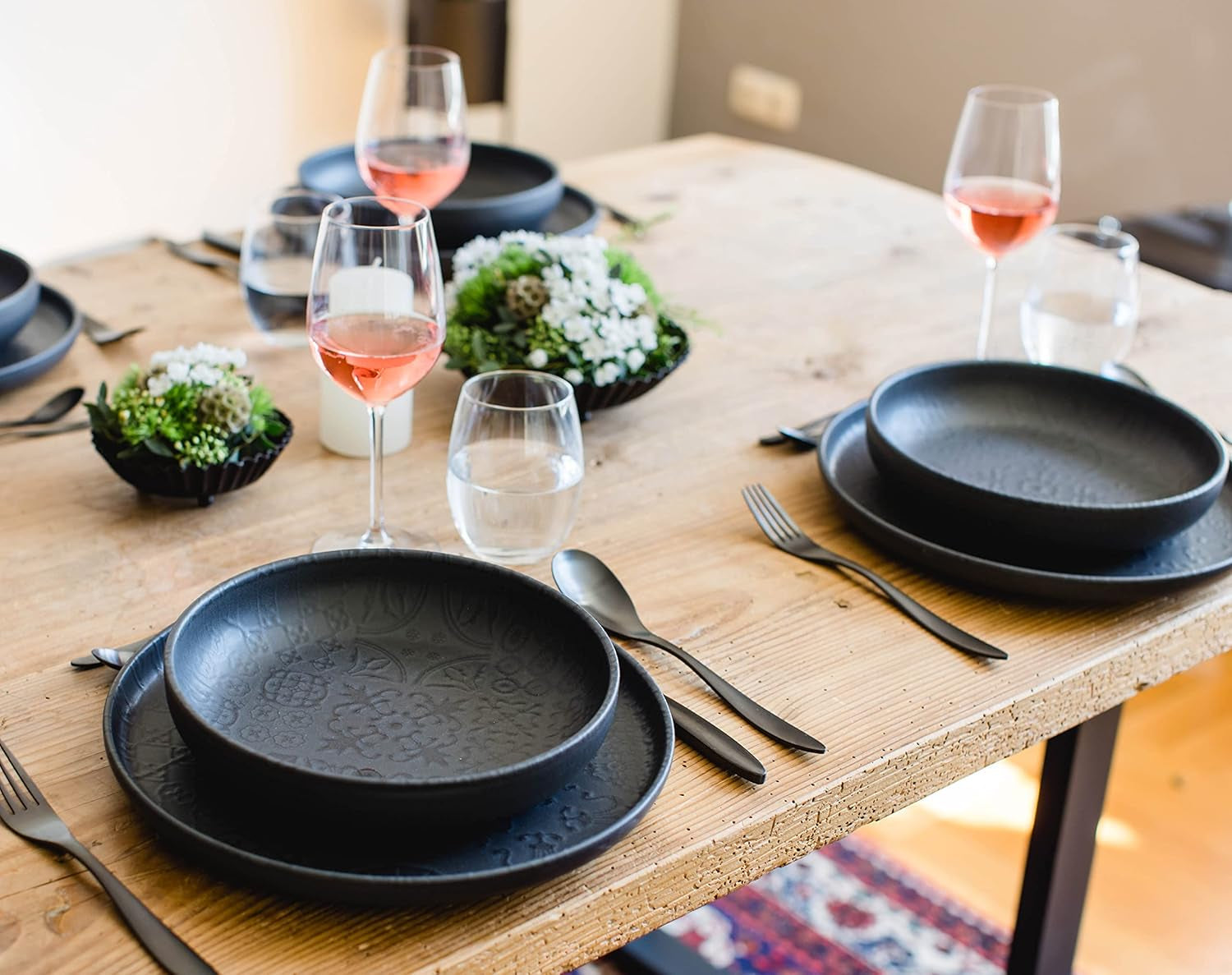 MÄSER 934064 Moderne vintage servisesæt til 2, maurisk design med mat glasur, 8-delt middagsservice, højkvalitets keramiske tallerkener og skåle, stentøj, sort