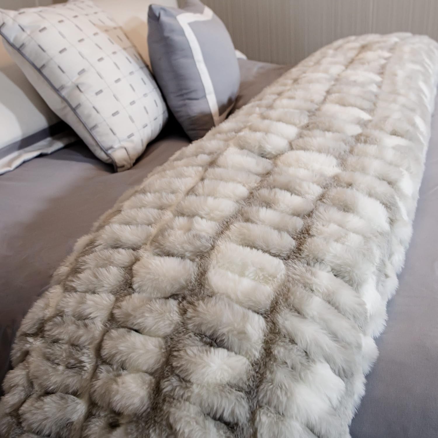 Lavish Home Oversized Gerüschte imiteret pelstæppe, 152,4 X 203,2 cm, Jacquard imiteret pels, queensize-tæppe til senge og sofaer, Grå senge og tæpper Lavish Home
