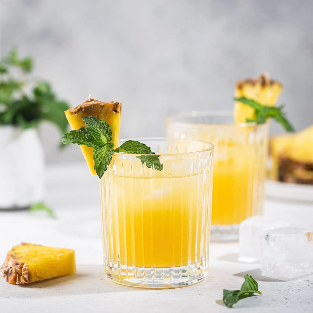 Rauch Happy Day Ananas | Eksplosion af tropiske smage | Fremstillet af 100% koncentreret ananasjuice | 6 x 1 liter, Tetra Prisma Alkoholfri drikkevarer Naty Shop