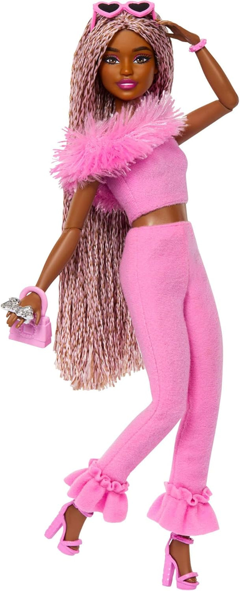 Barbie Doll Deluxe Style no. 3 med Barbiecore-outfit, blond hår i høj knold, pastellyserød kjole med overdimensioneret sløjfe og tilbehør som netstrømpebukser, HYV27 Naty Shop Brown Dolls