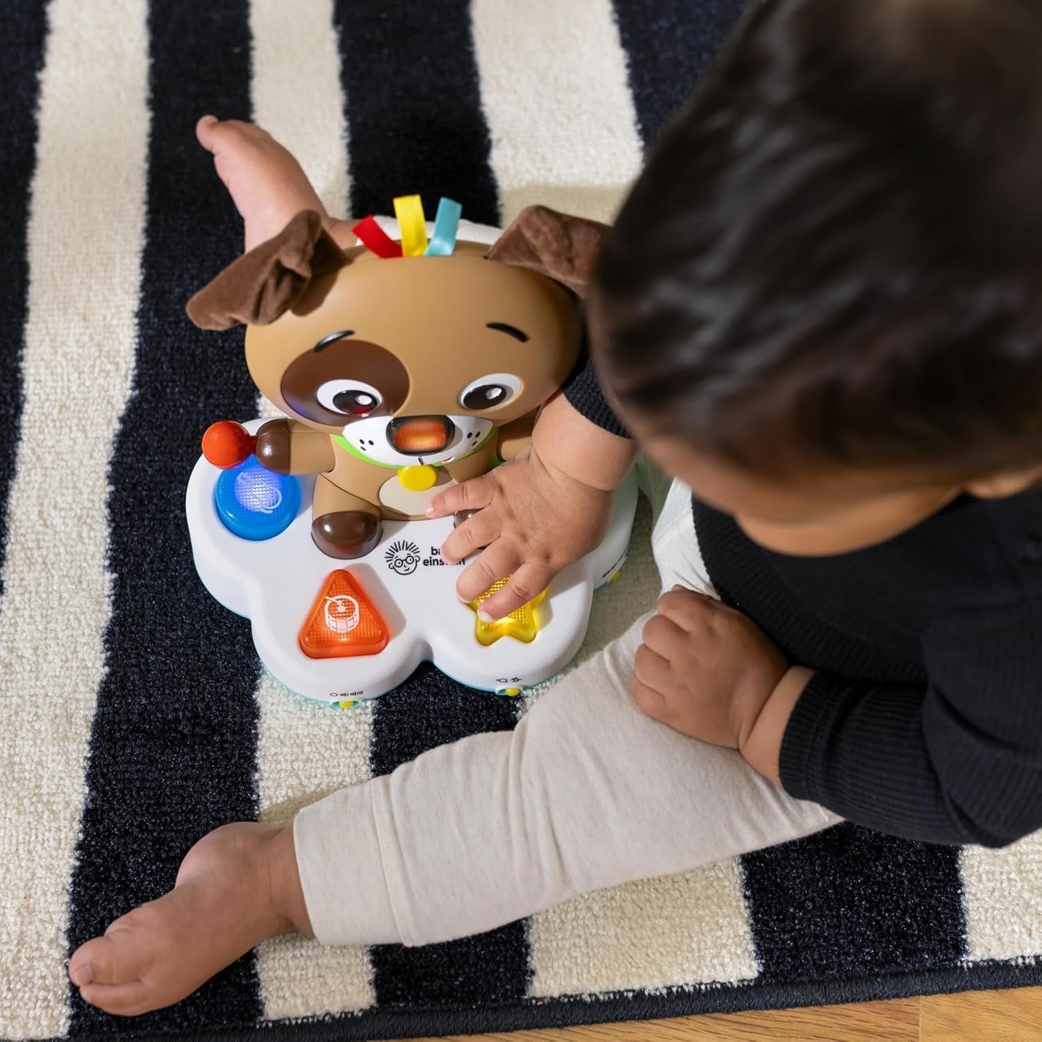 Baby Einstein, Drum & Learn Dean Musical Learning Toy - Multisensorisk babylegetøj, 2 legetilstande, farver, former og instrumenter, 50+ lyde, fra 6 måneder Babylegetøj Naty Shop