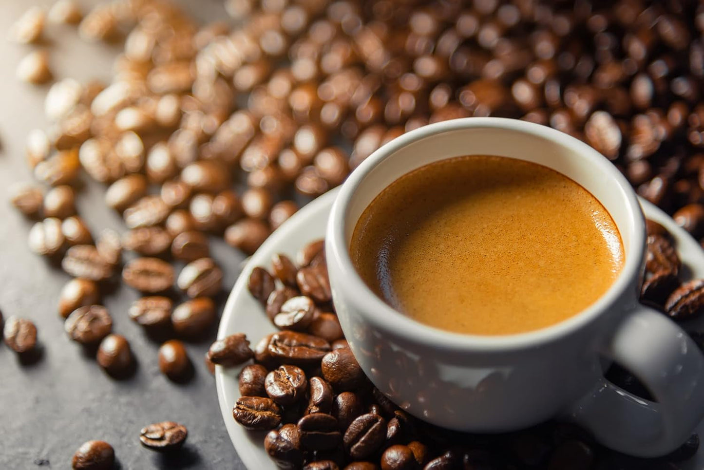 Caffe Crema E Aroma Kaffeebohnen 2kg (4x500g), Barista Kaffee schokoladig und säurearm, Espressobohnen kräftig, Bohnenkaffee mit Arabica und Robusta, fin Crema, ideel til Milchkaffee