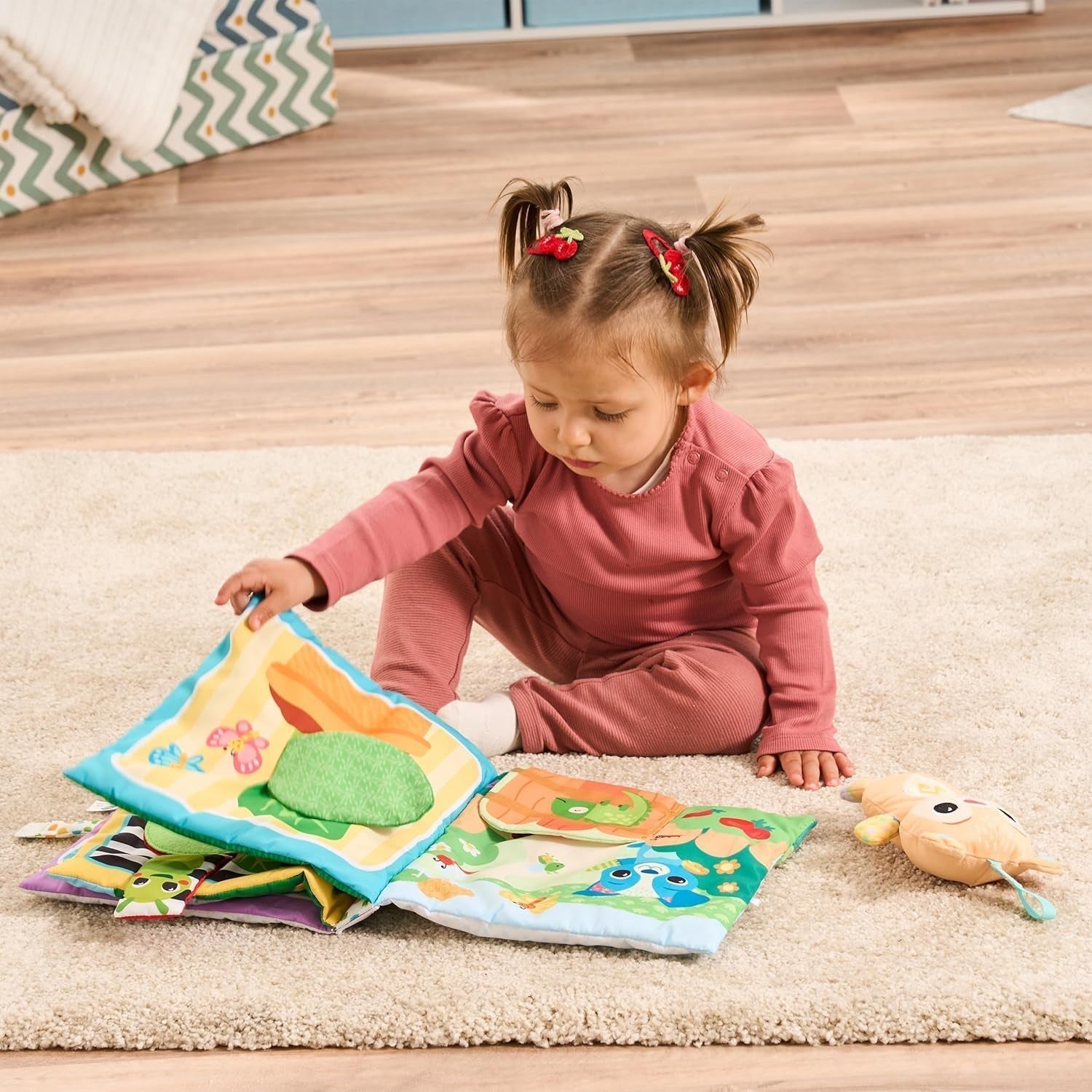 VTech Baby Min store plysbog - Tryk og føl bog/bog med musik og lyde - Stofbog med bevægelige elementer - Legetøj til motoriske og sensoriske færdigheder - Til babyer og børn i alderen 3-24 måneder Bebe Naty Shop Toys