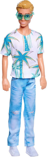 SIMBA 105733729 Steffi Love Kevin Legedukke bærer top med palmeprint og seje jeans inklusive solbriller 30 cm 3 år gamle Naty Shop-dukker