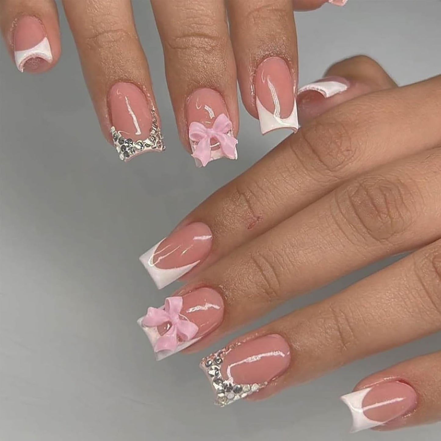 24 stk Pink Diamond Sløjfe French Manicure Tabletter Firkantede Negle Rhinestone Mønster Nude Pink kunstige negle Fulddækning lim Manicure