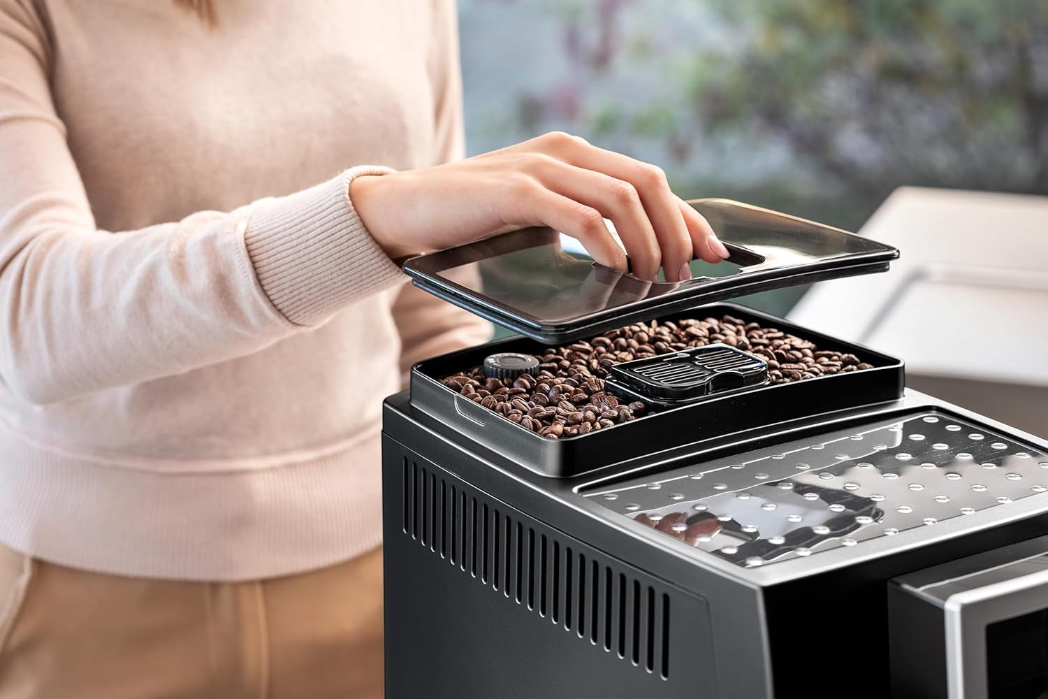 De'Longhi Magnifica S Smart ECAM 230.13.B Fuldautomatisk espressomaskine med mælkeskummer til cappuccino, espresso, kaffe og lang kaffe, direkte valgknapper og drejekontrol, 2-kops funktion, sort