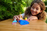 Barbie Chelsea-serien, Chelsea Doll Camping med blondt hår, Pet Ugle, Sovepose, Pude, Lommelygte, Kikkert, Campingtilbehør, Børnegave, Legetøj fra 3 år og opefter, HDF77