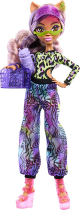 Monster High Scare Adise Island Clawdeen Wolf dukke med badedragt, joggingunderbukser og strandtilbehør såsom visir, vandflaske og bog