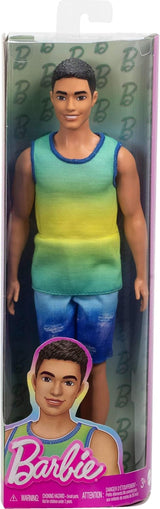 Ken Barbie Fashionista dukke nr. 236 med sort hår, blågrøn ombré tanktop, denimshorts og sølv sneakers, HYV00