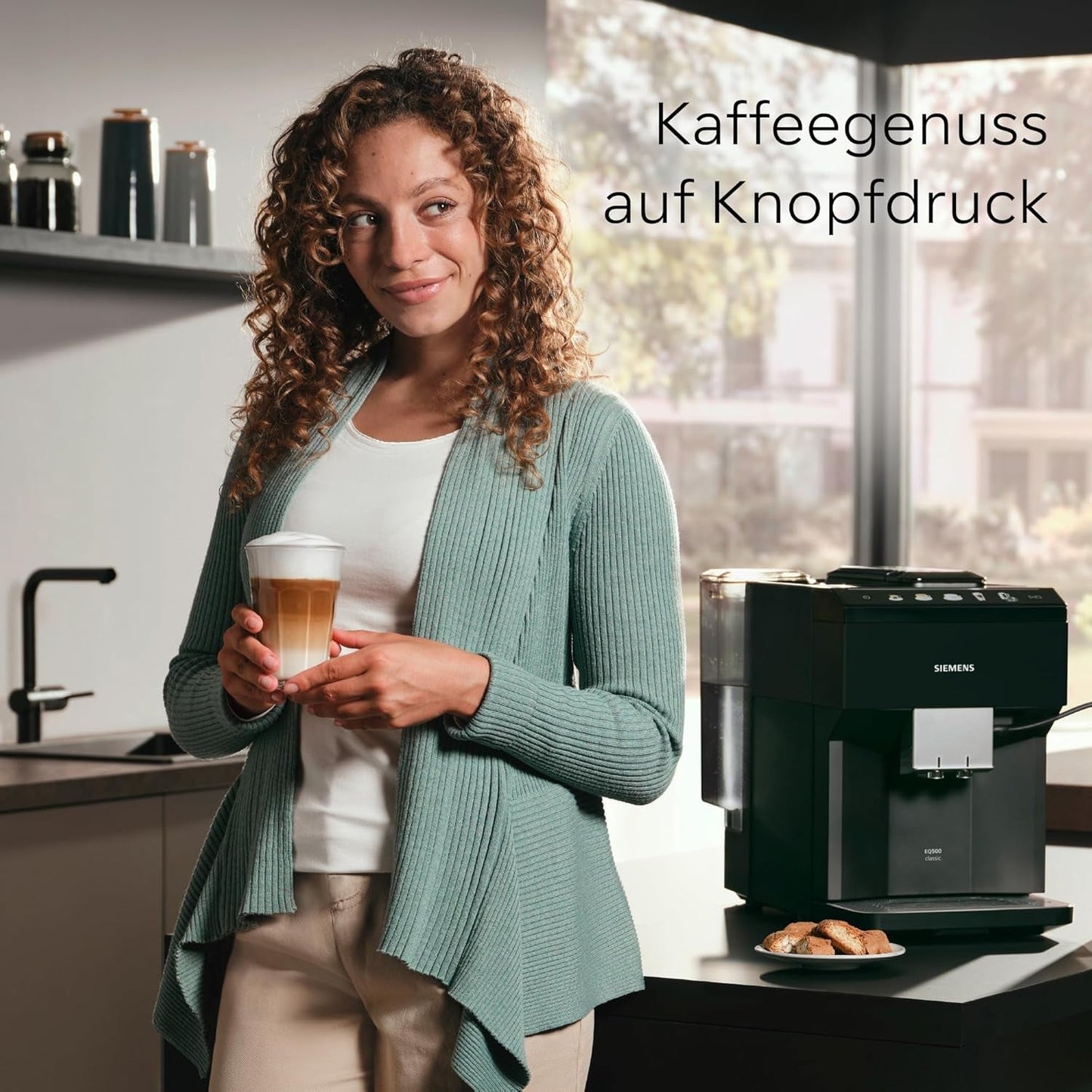 Siemens EQ500 klassisk automatisk espressomaskine, TFT farveskærm, 5 typer kaffe og mælk, dobbelt kop funktion, nem rengøring, aftagelig bryggeenhed, med mælkeslange, sort, TP511E19