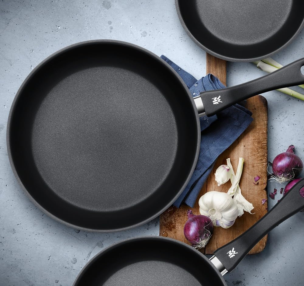 WMF Devil, induktion, Cromargan belagt rustfrit stål, plasthåndtag Gryder og pander Naty Shop