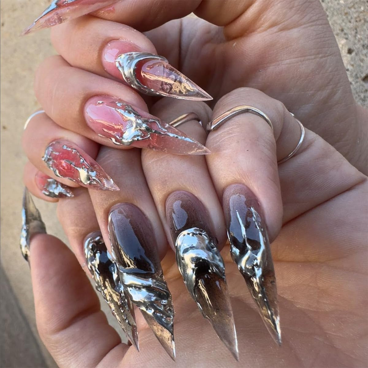 Moonglow Lange Negle Stiletto Mælkehvid Pink Gradient Glitter Cool falske negle med lim Pink Ombre Glitter Kunstige negle