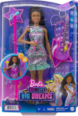 Barbie GYJ22 - Bühne frei für große Träume Brooklyn Puppe (ca. 30 cm, brunt hår) med Melodien aus dem Film, Lichtern, Mikrofon og tilbehør, Geschenk für Kinder ab 3 Jahren