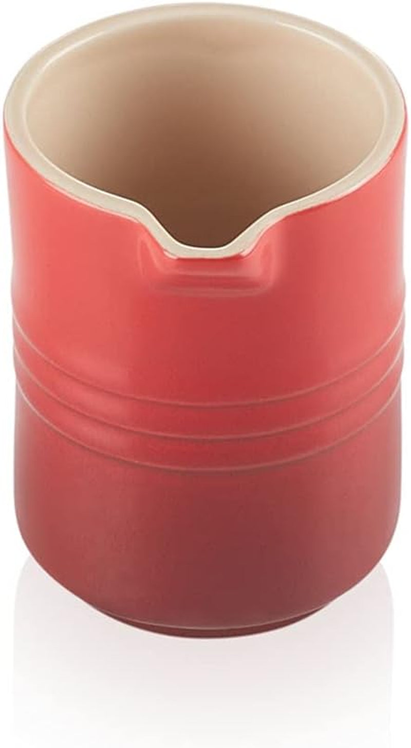 Le Creuset mælkekrus i stentøj, 150 ml, kirsebærrød, 91051700060099