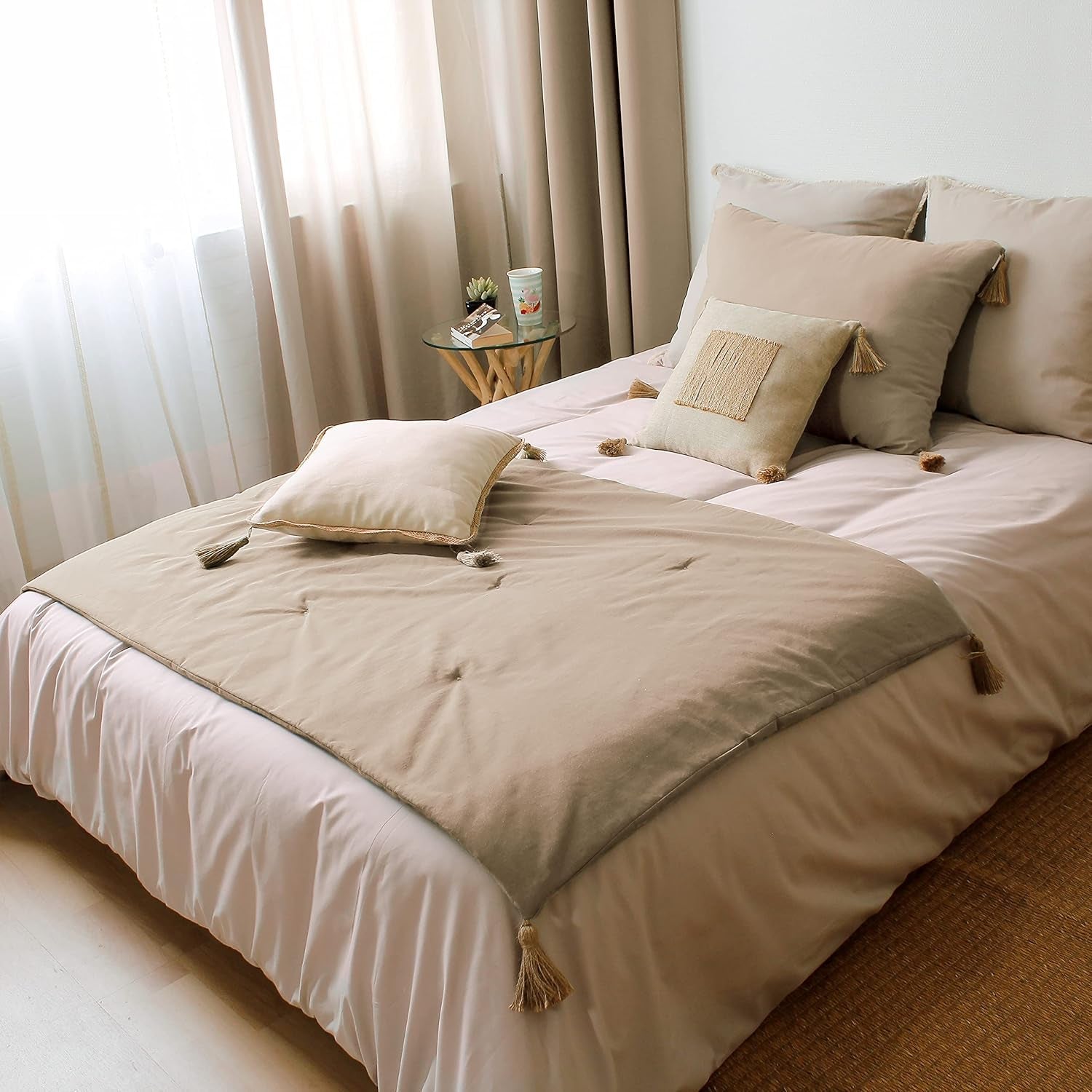 Nyd hjemmetæppe, beige, naturligt, med 4 jute pomponer, 90 X 190 cm, 100 % bomuld, Oeko-Tex certificeret, Panama Collection Naty Shop tæpper og dyner