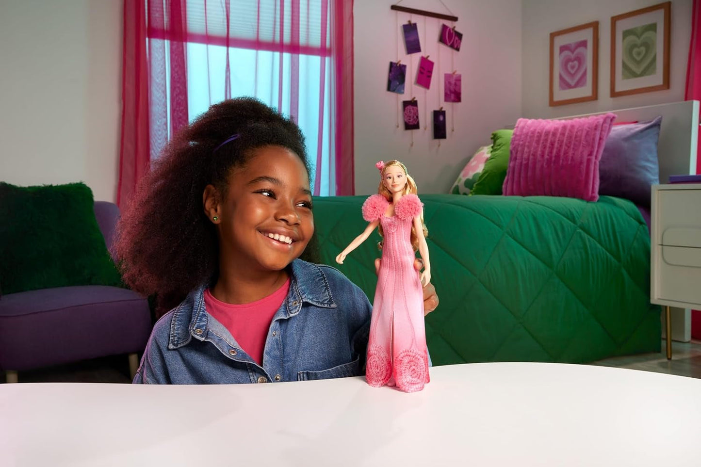 Mattel Singing Glinda Fashion Doll fra Wicked og tilbehør, møbler og film-inspireret look og aftageligt outfit, synger "Hotly Loved", JLG49, Pink Naty Shop Dolls