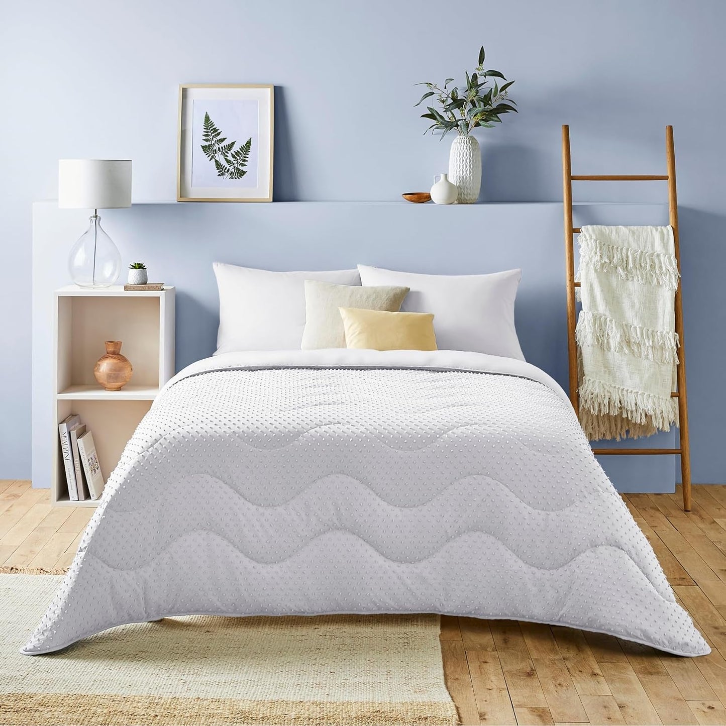 Night Lark Dyne Uden Betræk, 4,5 Tog, King Size, Tufted Dot Collection, Luksus sengetøj, Hypoallergenisk, Maskinvaskbar, Varme Sanddyner & Dyner Naty Shop White Dobbeltseng