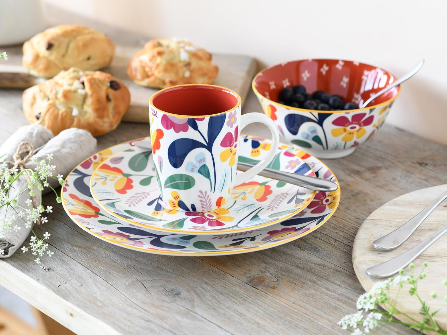CreaTable, 17407, Folklore-serien, 16-delt porcelænssæt til 4, Porcelænskombinationsservice, Tåler opvaskemaskine og mikroovn, Kvalitetsfremstilling