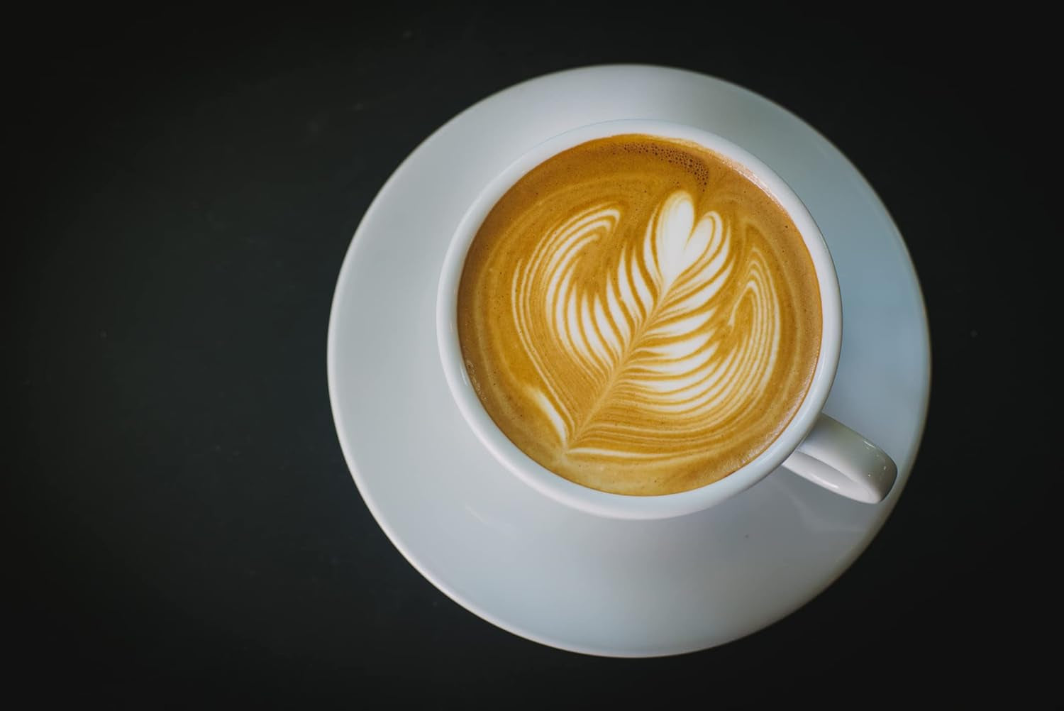 Caffe Crema E Aroma Kaffeebohnen 2kg (4x500g), Barista Kaffee schokoladig und säurearm, Espressobohnen kräftig, Bohnenkaffee mit Arabica und Robusta, fin Crema, ideel til Milchkaffee