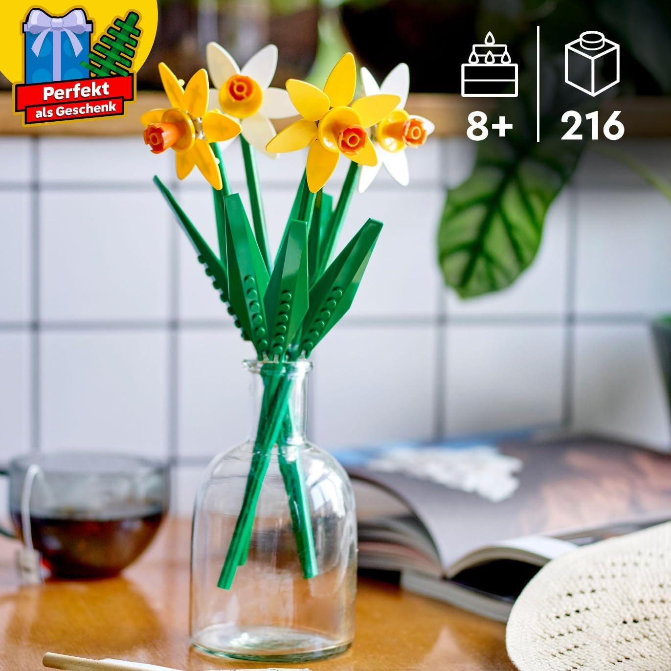 Påskeliljer LEGO Botanicals - Påskegaver til piger og drenge - Kunstige blomster til børn - Blomsterbuket som dekoration til værelse eller kontor - Gave til kvinder - 40747 Byggesæt Besuche den LEGO-Store