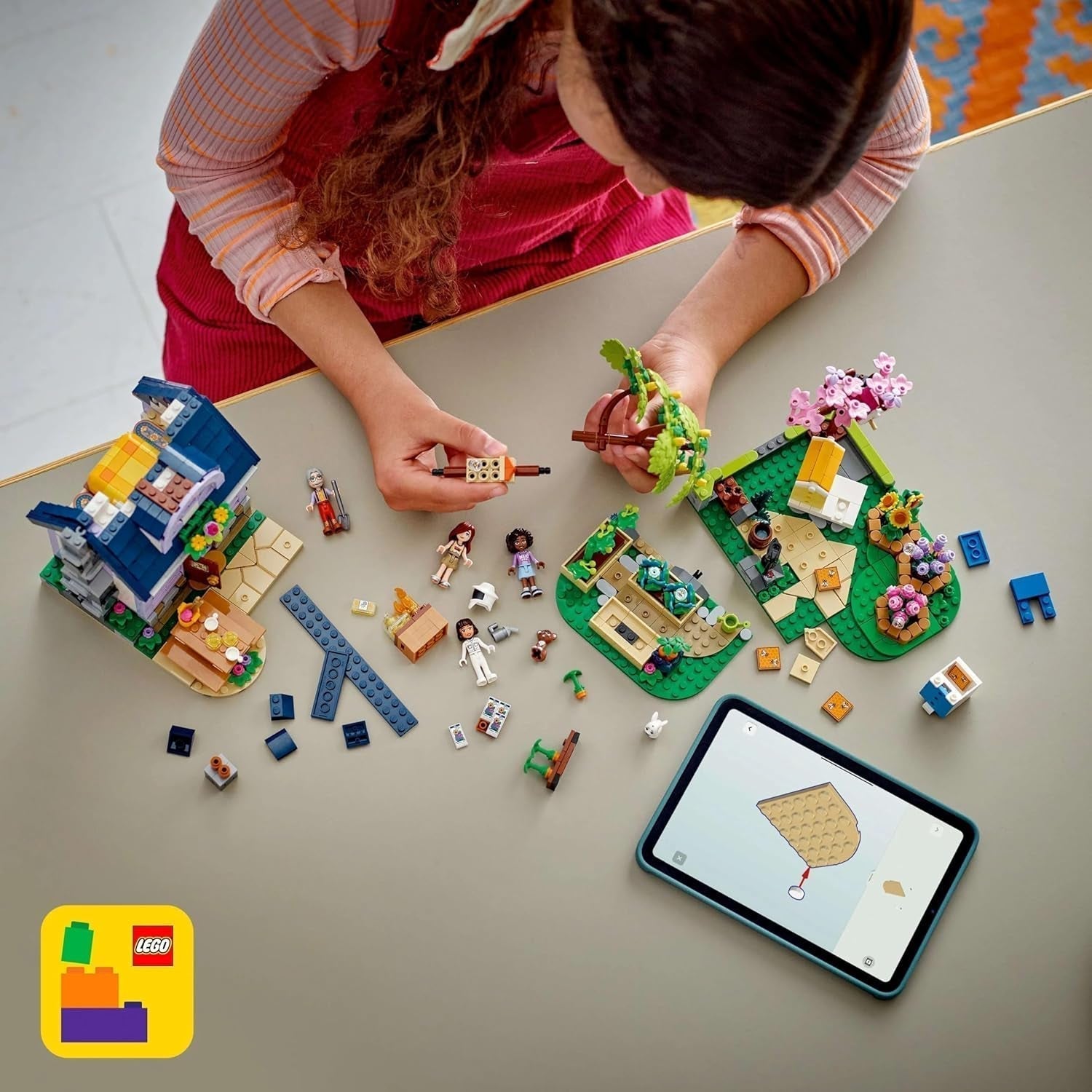 LEGO Friends Hus og Blomsterhave Biavlerbyggesættet Naturlegesæt Gave til piger 12+ Bygbare modelsæt 4 minifigurer og dyrefigurer Kat og kanin 42669 Byggesæt Besuche den LEGO-Store