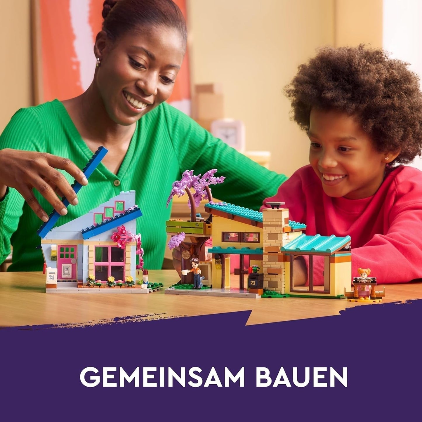 LEGO Friends Olly og Paisley Family House, Dukkehus med figurer og tilbehør, To-etagers hus og træhyttesæt, kreativ gave til piger og drenge 7+ 42620 Byggesæt Besuche den LEGO-Store