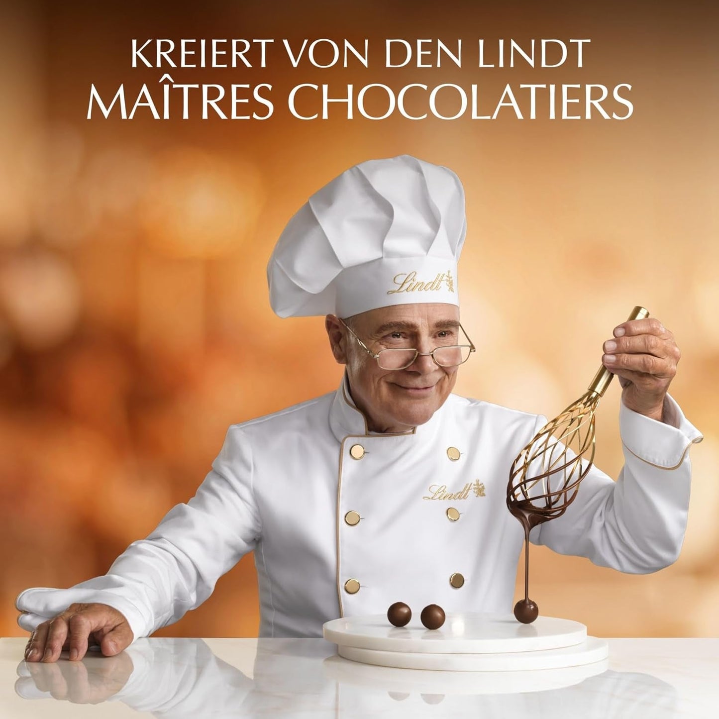 Lindt LINDOR chokolade cheesecake kugler | 137g pose | Mælkechokolade med smelte-i-mund-cheesecake-fyld | Gave af chokolade | Gave af chokolade | LINDOR 75 år (pakke med 4)